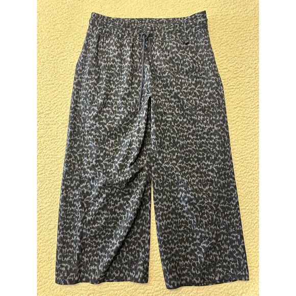 Athleta Avenue Printed Wide Leg Crop Pant Size 10P - Picture 1 of 9